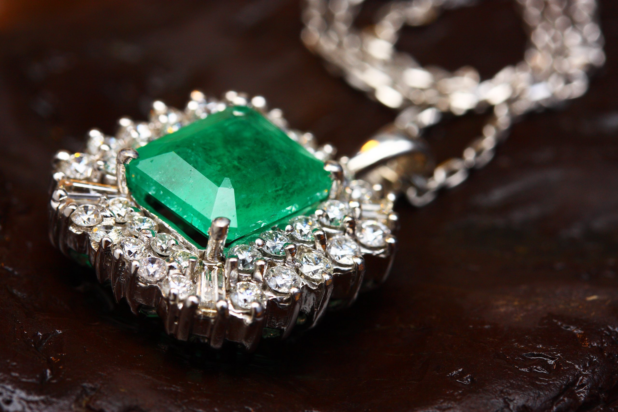 <a href="https://www.gemshigems.com/product-category/all-gemstones/emerald/">
<h2>Emerald</h2>
<br>
</a>
